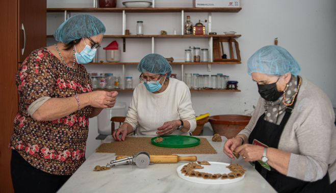 LIBRO DE COCINA TREBUJENA HACIENDO PESTIÑOS 8