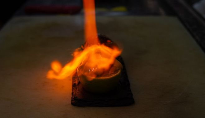 CUCHARA DE PALO 8 - Preparación del Kimuchi de vieiras y tequila
