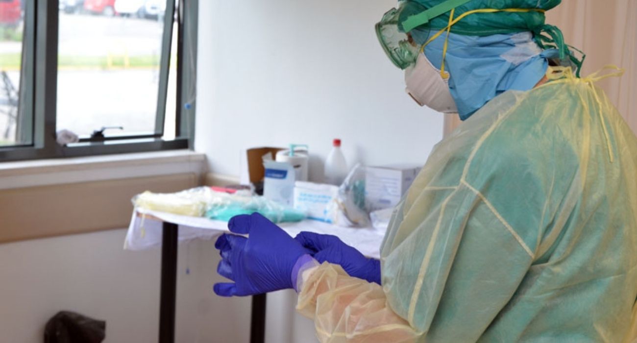 Un sanitario en tiempos de pandemia por el covid.