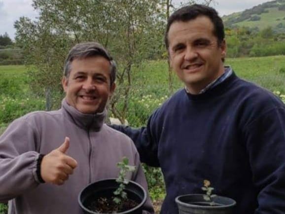 Antonio, junto a Leonardo, de Guardianes del Entorno.