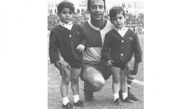 Isidro Sánchez, junto a sus hijos Quique e Isidro.