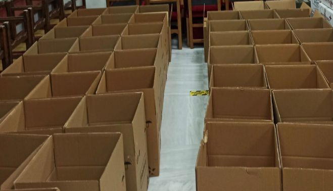 Caja preparadas para ser enviadas a las cofradías. 