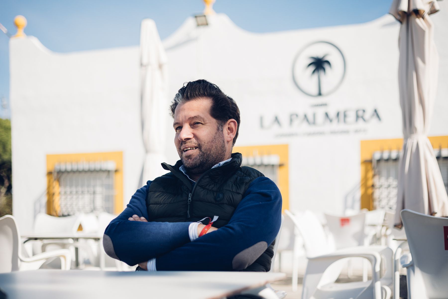 Juan Caraballo durante la entrevista en la terraza.