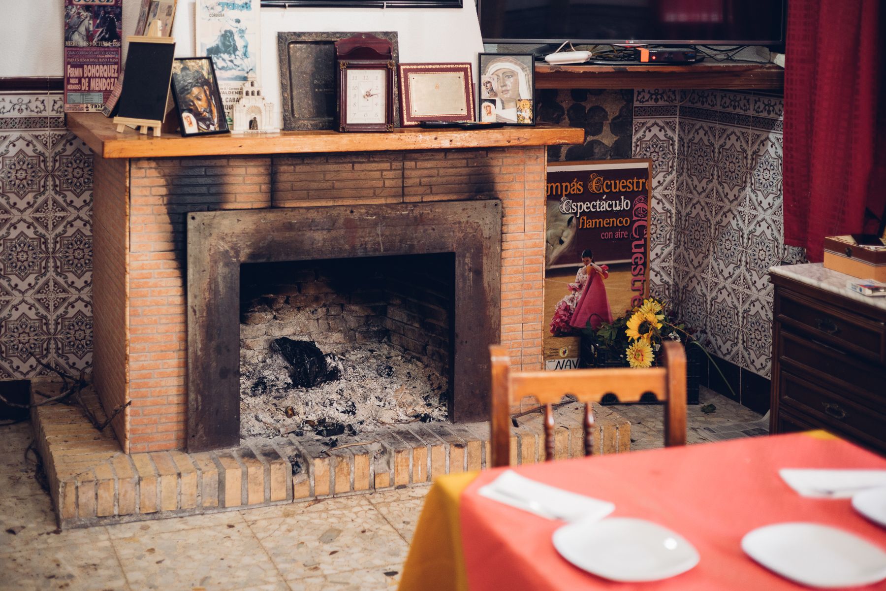 Chimenea en el interior de la venta portuense.