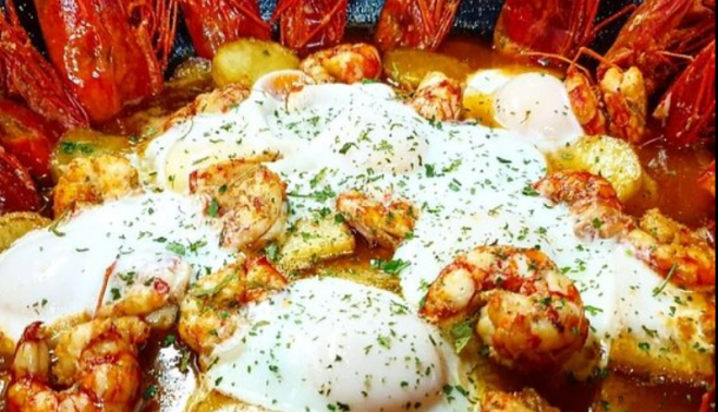 Abajaó de la Sierra de Cádiz con patatas de Arcos y carabineros
