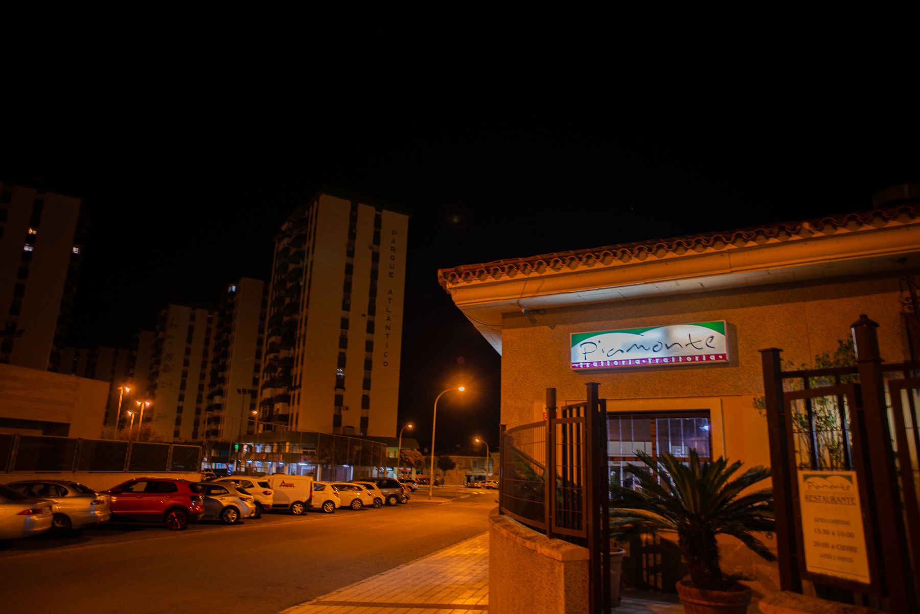 Exterior del loca en la avenida del Mediterráneo.