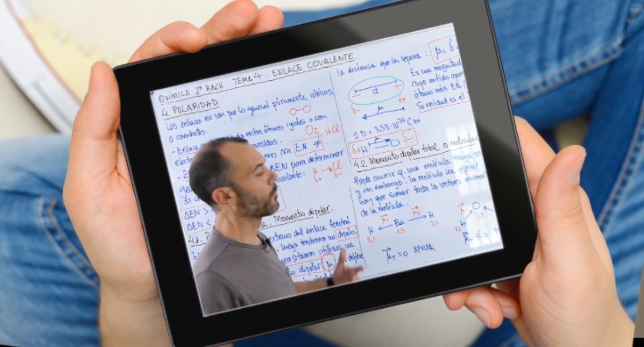 Uno de los vídeos de Antonio Pérez, el profesor 'youtuber' de Villamartín. Uno de los vídeos de Antonio Pérez, el profesor 'youtuber' de Villamartín.