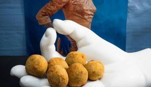Presentación de croquetas de Arsenio Manila.