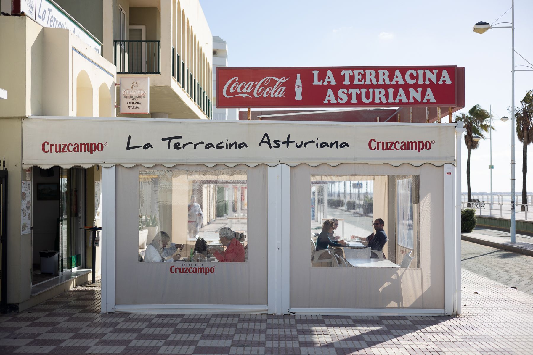 Exterior del local en el paseo marítimo de Valdelagrana.