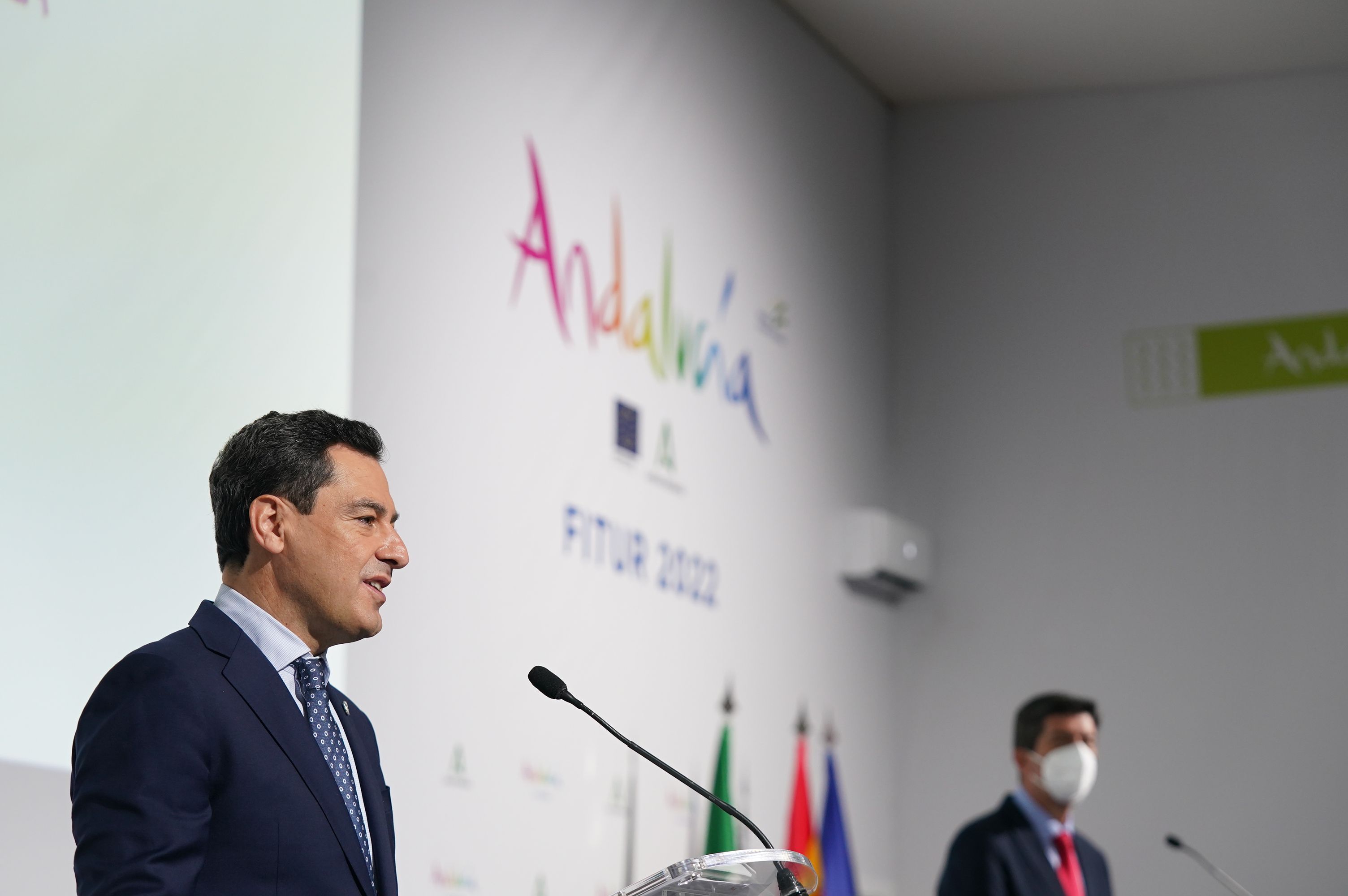 Moreno Bonilla, este lunes en Cádiz, junto a la delegada del Gobierno, Ana Mestre, y el alcalde de Cádiz, José María González. Moreno Bonilla, este lunes en Cádiz, junto a la delegada del Gobierno, Ana Mestre, y el alcalde de Cádiz, José María González.