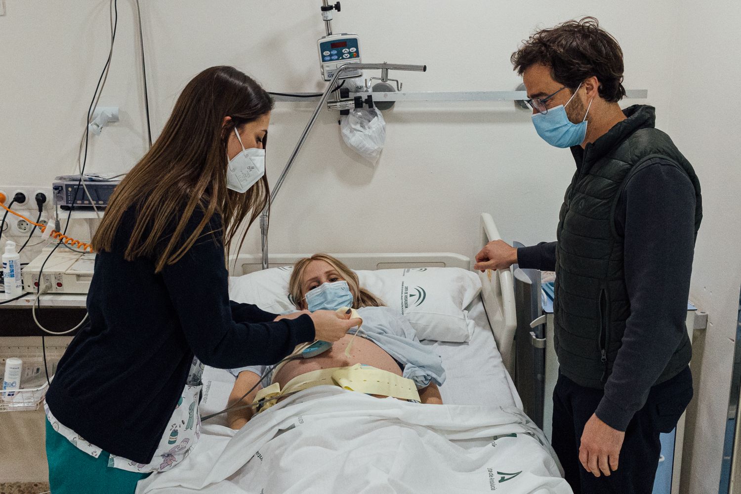 Noelia atiende a una parturienta. 
