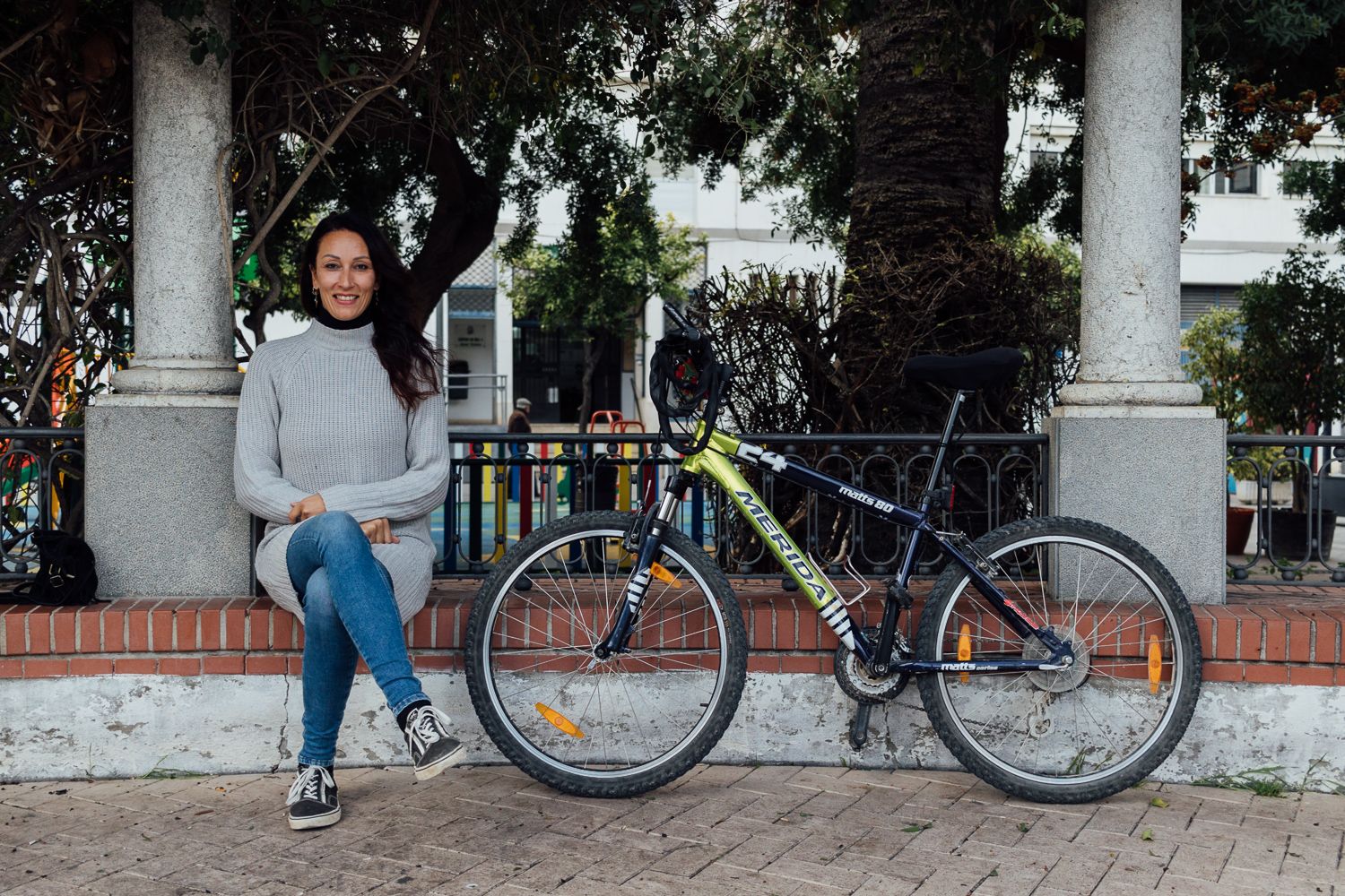 Hanna utiliza su bicicleta como medio de transporte.