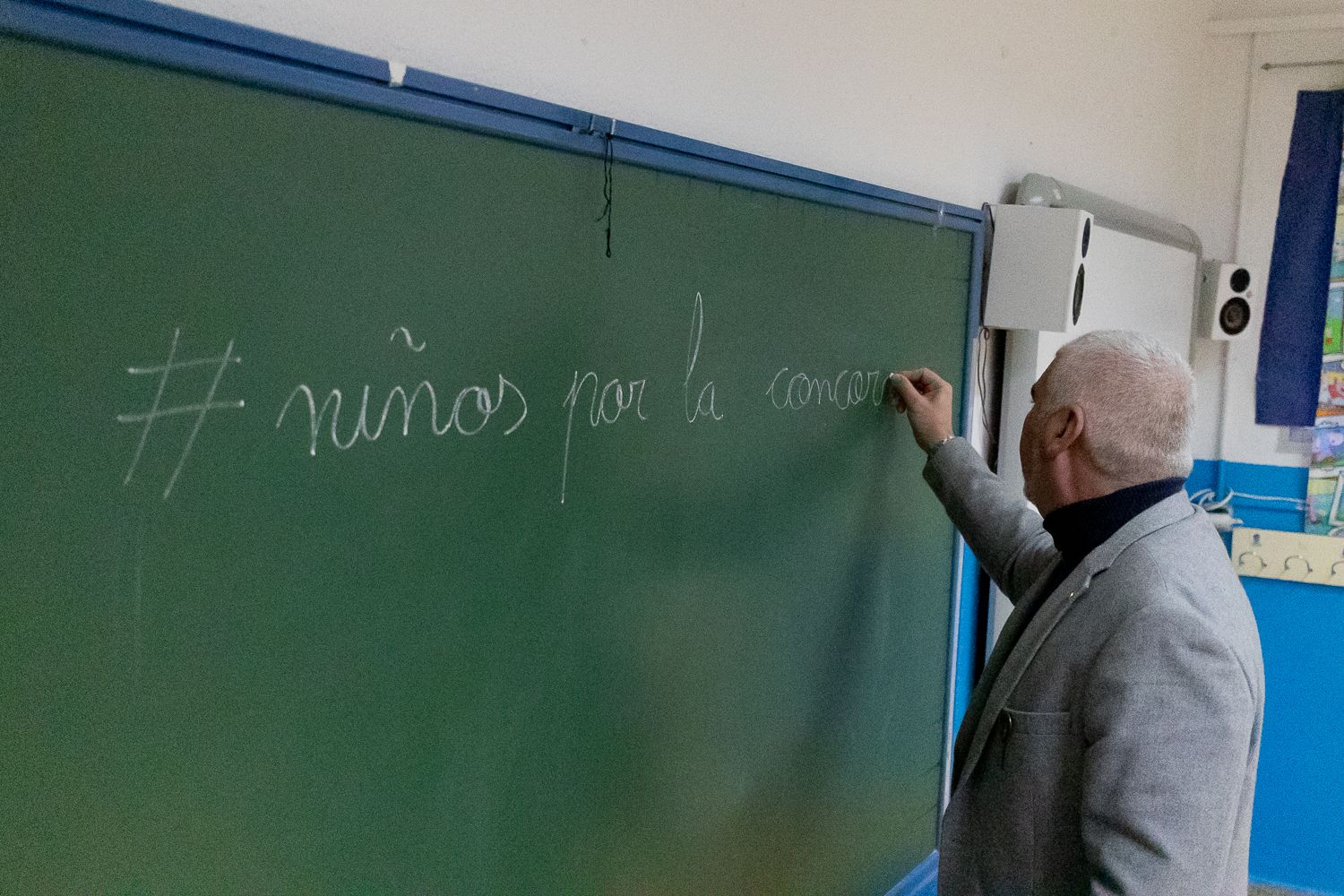 Un profesor de Andalucía, donde la Junta abre convocatoria de una bolsa extraordinaria.