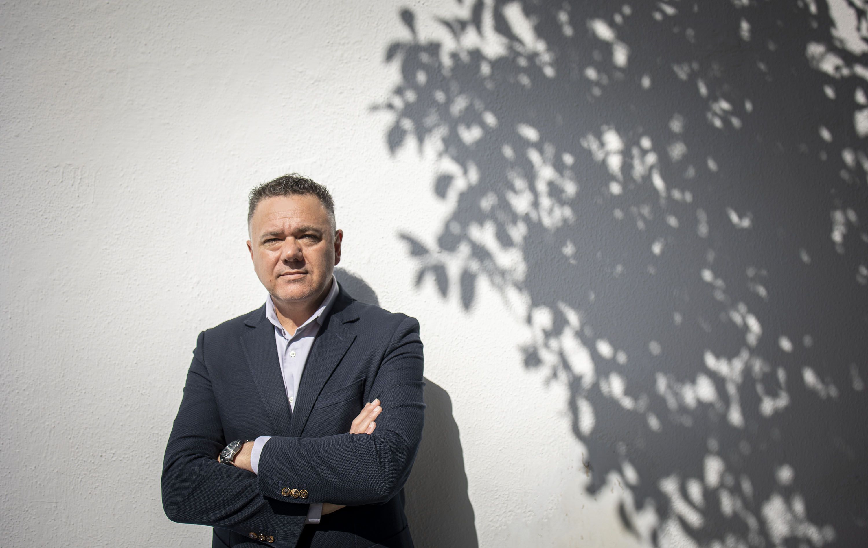 "Me encantaría que en Andalucía las tres papeletas de la izquierda fueran en una". El diputado de Unidas Podemos, Juan Antonio Delgado, posa antes de la entrevista con lavozdelsur.es, este viernes. "Me encantaría que en Andalucía las tres papeletas de la izquierda fueran en una". El diputado de Unidas Podemos, Juan Antonio Delgado, posa antes de la entrevista con lavozdelsur.es, este viernes.