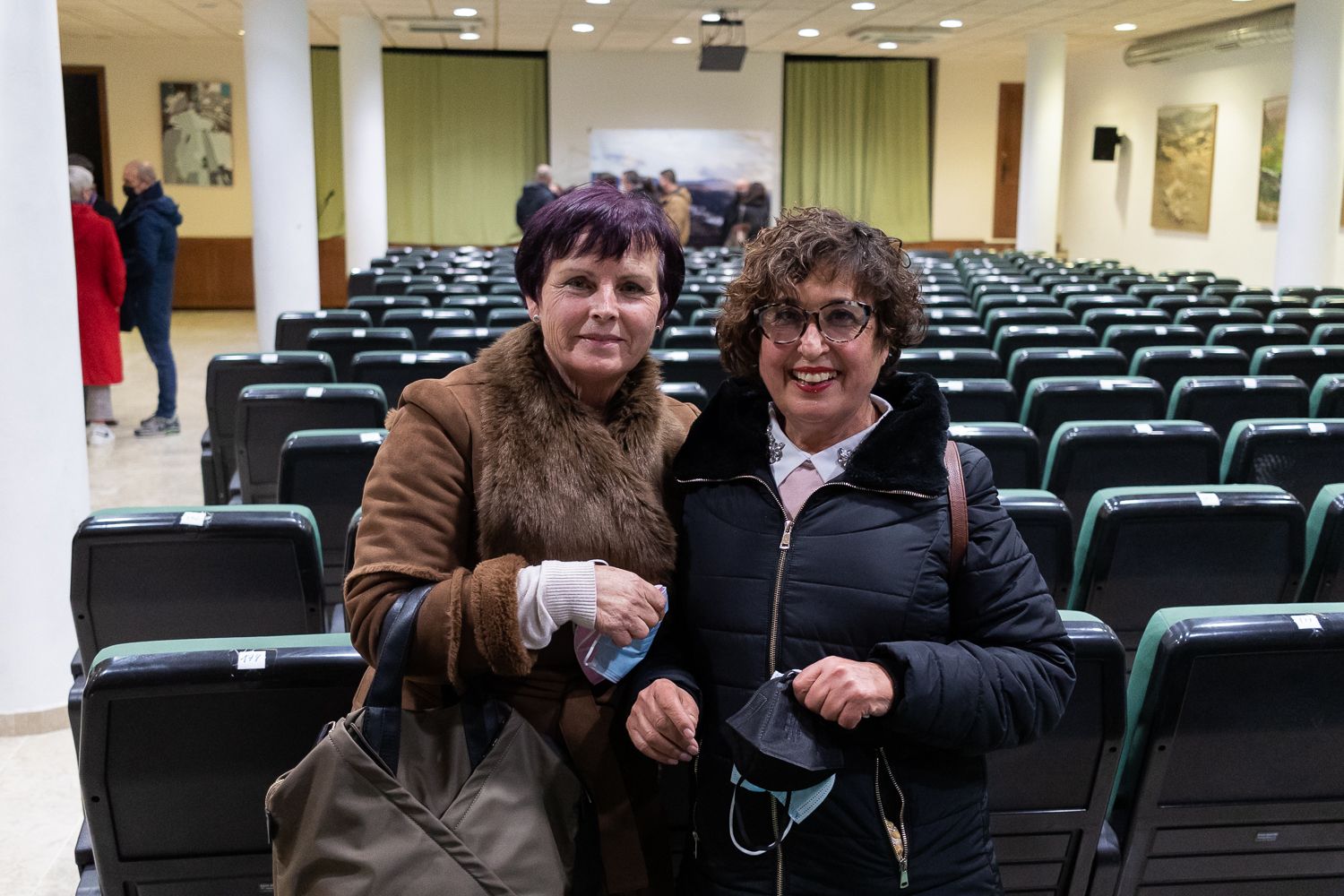 Encarni y Maribel, dos de las vecinas que participaron en el rodaje de 'Feria'