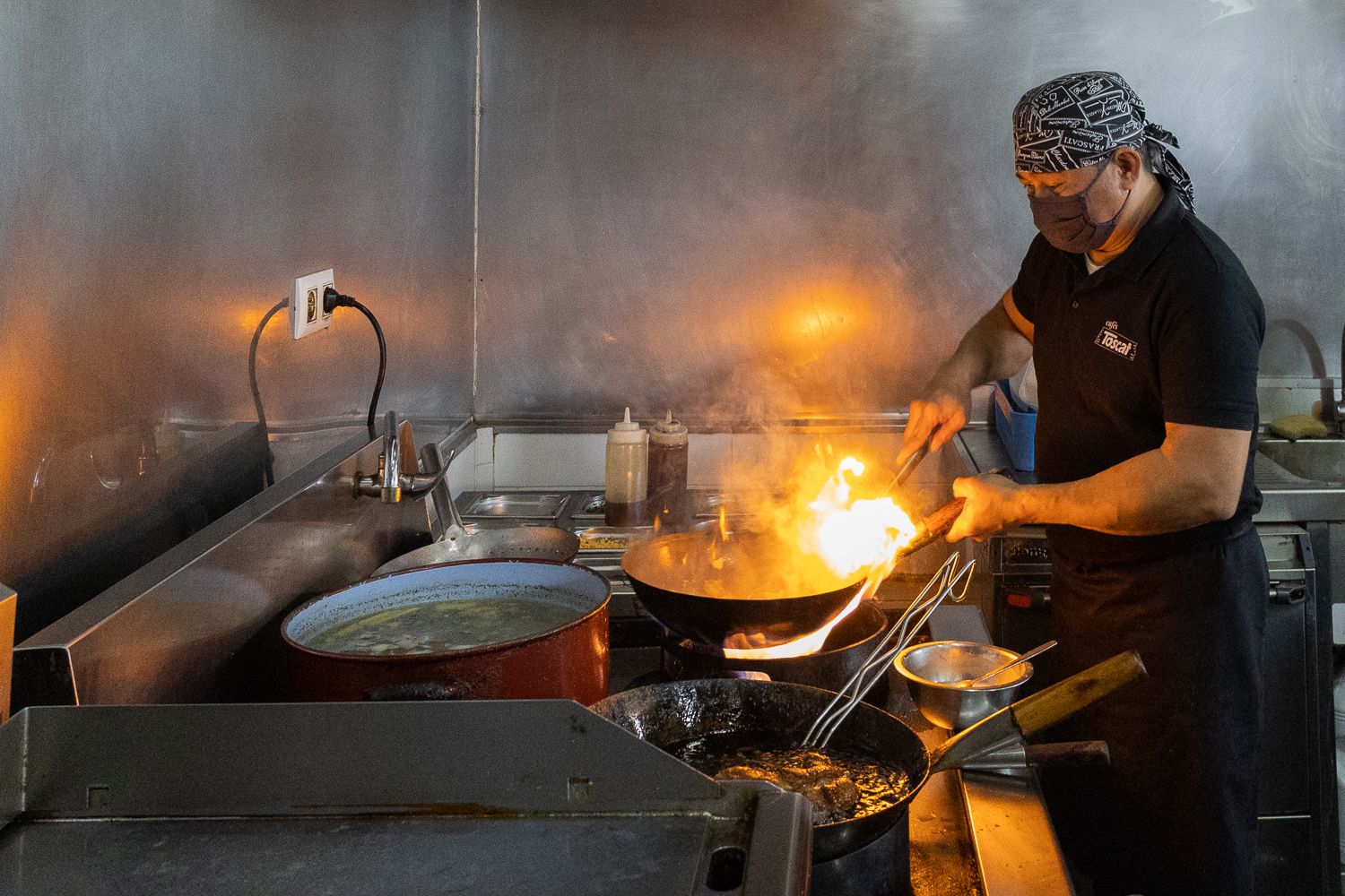 Ferdinand en la cocina del establecimiento.