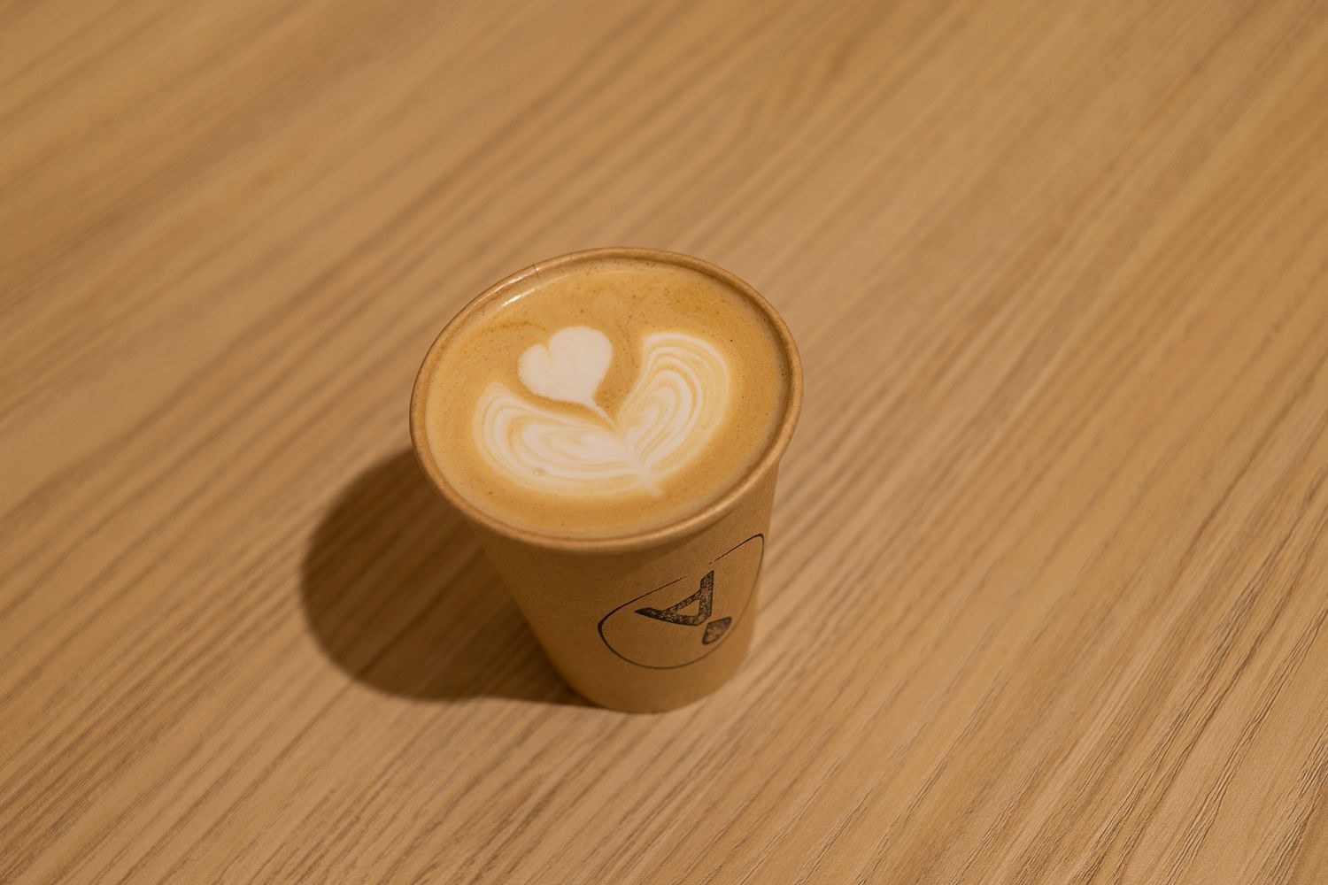 Un vaso de café.