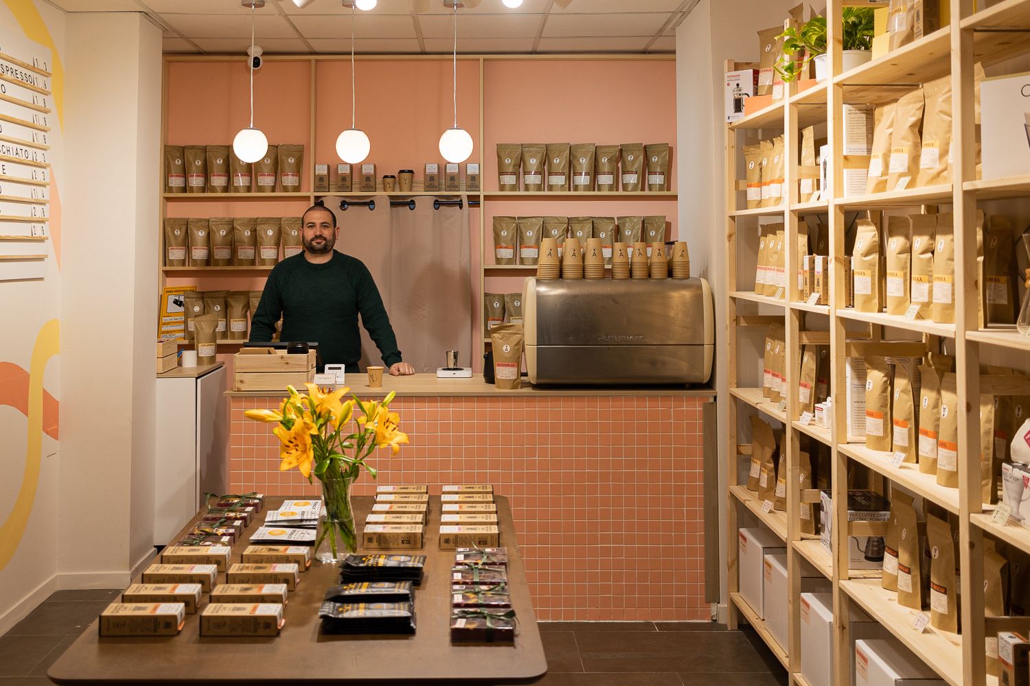 El madrileño en el interior de la tienda ubicada en Jerez.