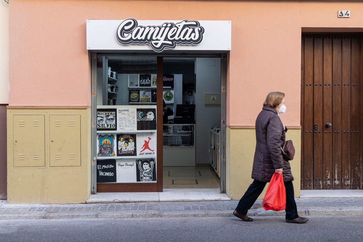 Camijetas, diseño andaluz, en la calle San Esteban. Camijetas, diseño andaluz, en la calle San Esteban.