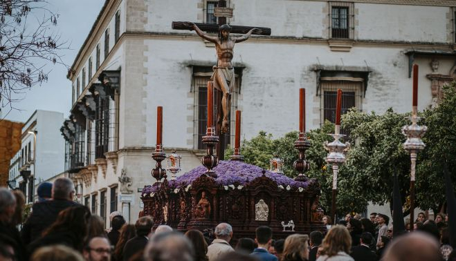 El misterio en 2019 con el crucificado solo, que este año cambia por la conversión del buen ladrón.   ESTEBAN 