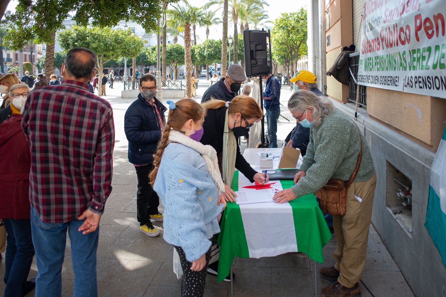 La recogida de firmas de la Marea de Pensionistas de Jerez