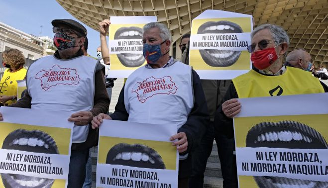 Colectivos pro derechos humanos participantes en la concentración.