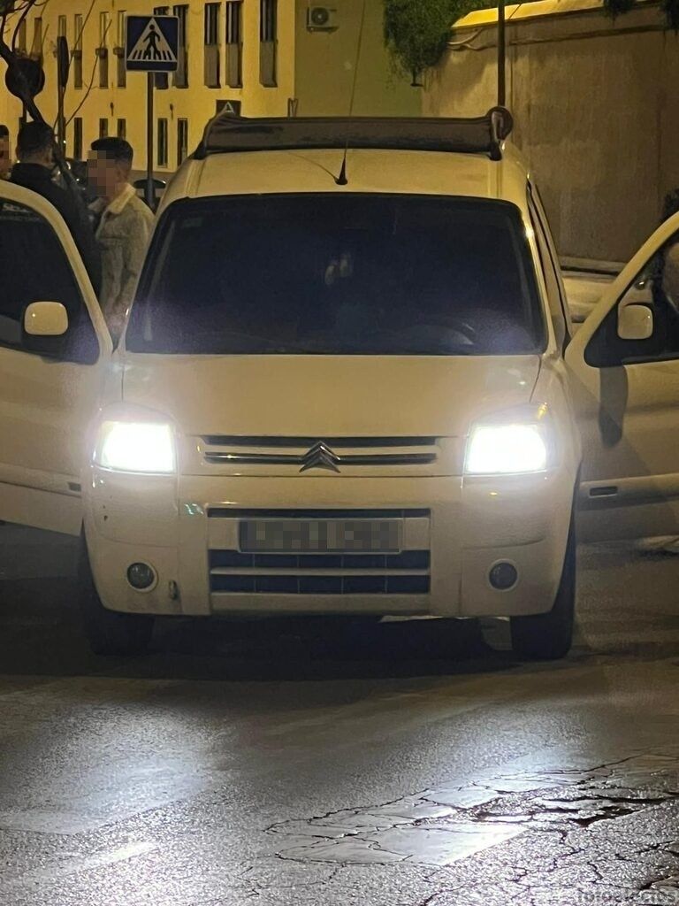 Foto a la furgoneta de los agresores. 