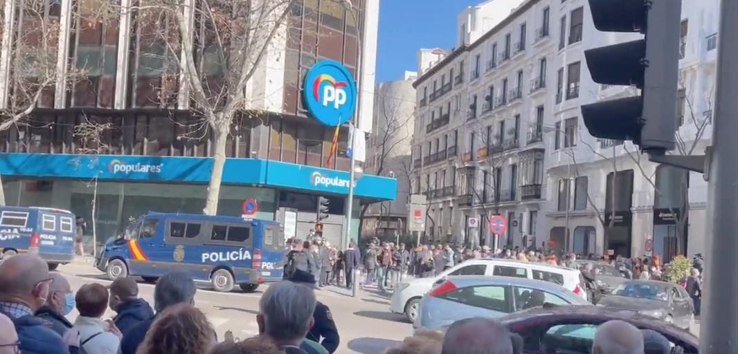 Concentración en la sede de Génova del PP, en una imagen de archivo. Concentración en la sede de Génova del PP, en una imagen de archivo.