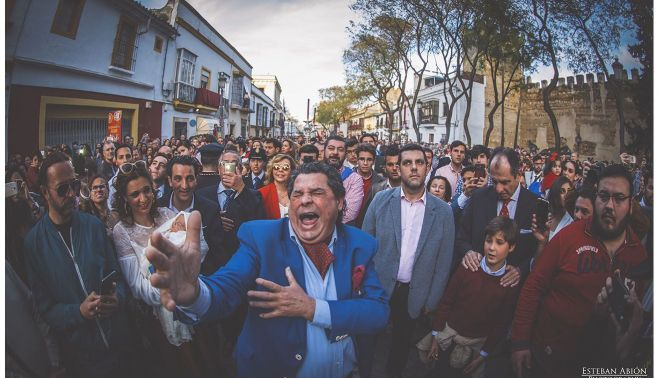 Joaquín el Zambo, cantando una saeta al Señor del Prendimiento.   ESTEBAN 