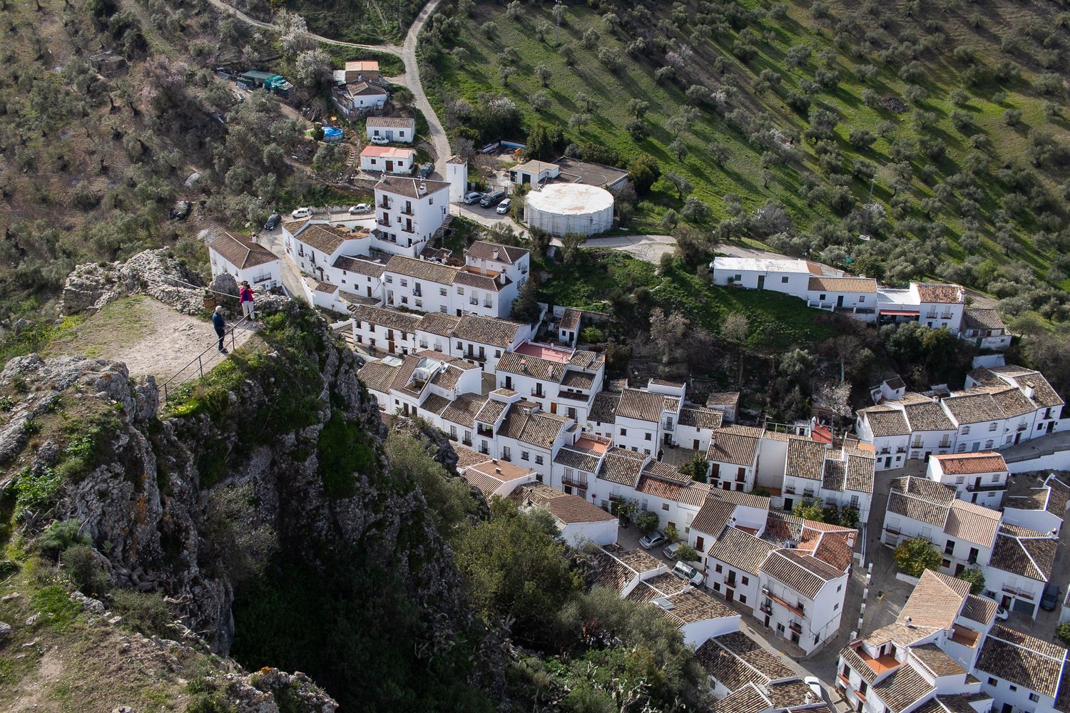 Espectaculares vistas de la localidad en la subida de la villa medieval