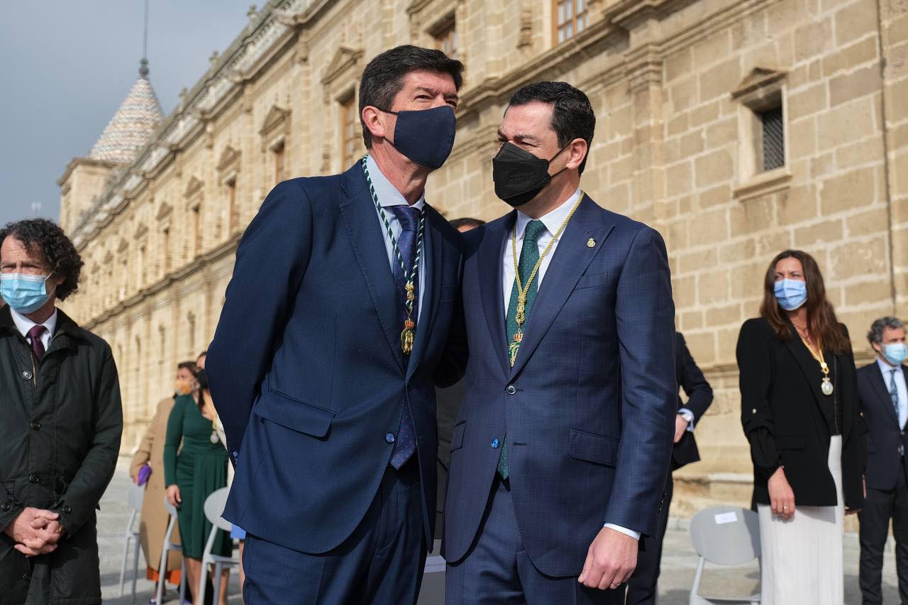 Juan Marín y Juan Manuel Moreno, el pasado 28F antes de los actos institucionales de la Junta por el Día de Andalucía. Juan Marín y Juan Manuel Moreno, el pasado 28F antes de los actos institucionales de la Junta por el Día de Andalucía.