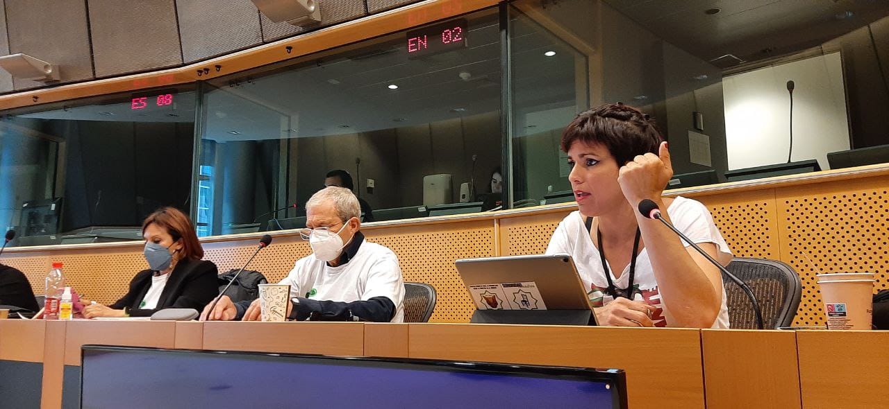 Teresa Rodríguez durante una de las reuniones para paralizar la ampliación de Regadíos en Doñana.
