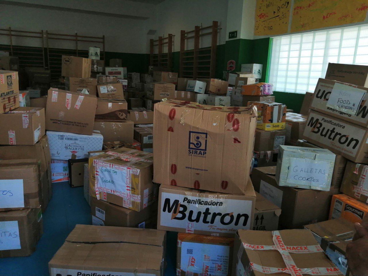 Cajas con los productos entregados.
