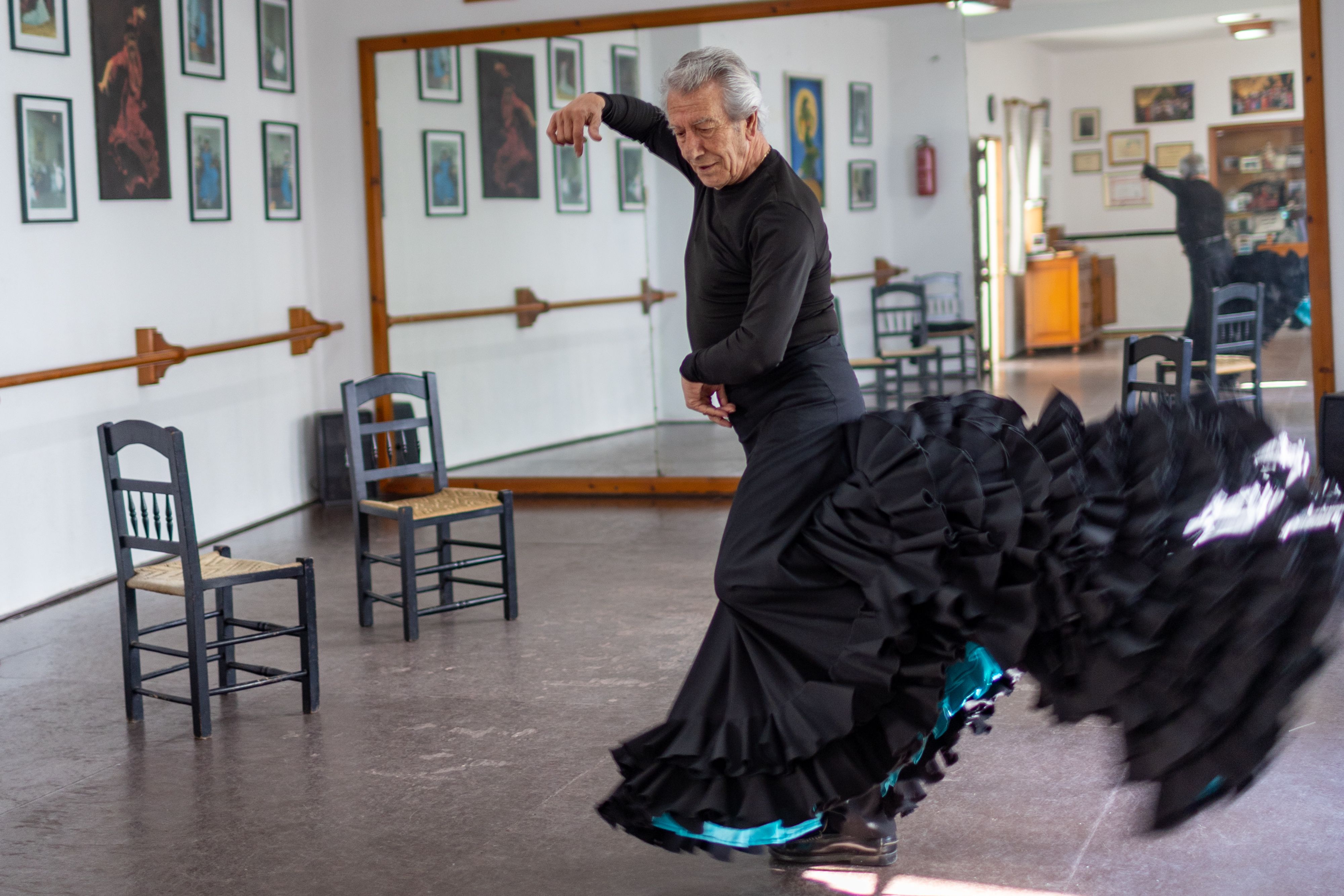 La bata en movimiento.   JUAN CARLOS TORO