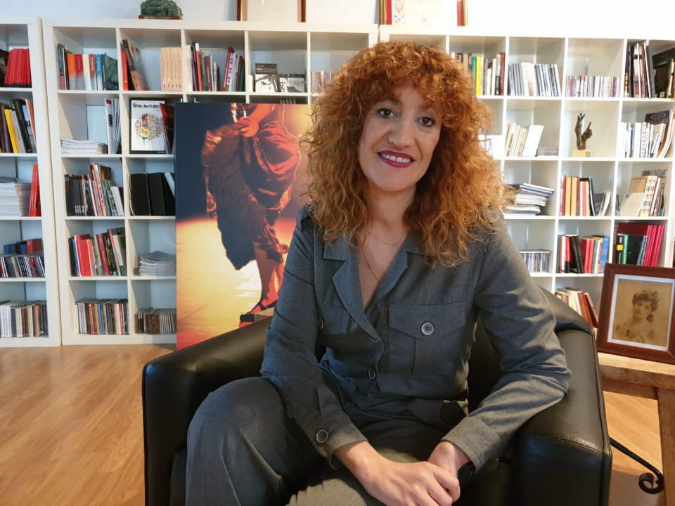 El inexplicable caso de la administración pública andaluza que “hace pellas” con la Justicia. En la imagen, María Ángeles Carrasco desde la sede del IAF. 